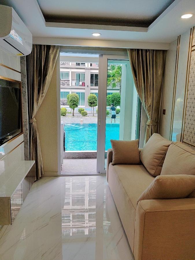 Pretty Pool View一楼泳池景观房 *